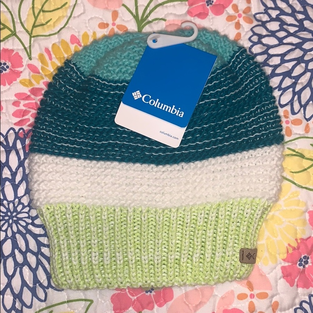 NWT YOUTH COLUMBIA BEANIE